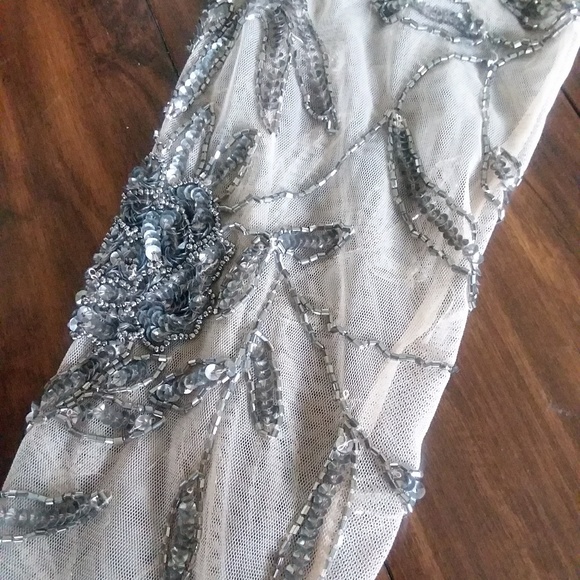 Champagne Sequin and Beaded Dress Size 8 - Picture 4 of 6